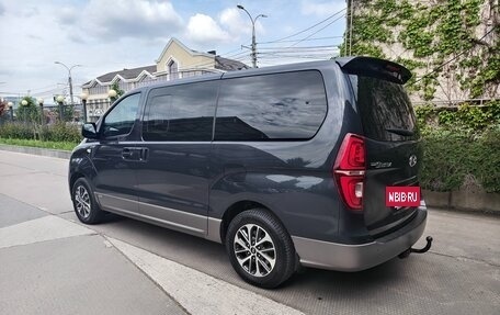 Hyundai Grand Starex Grand Starex I рестайлинг 2, 2018 год, 3 350 000 рублей, 6 фотография