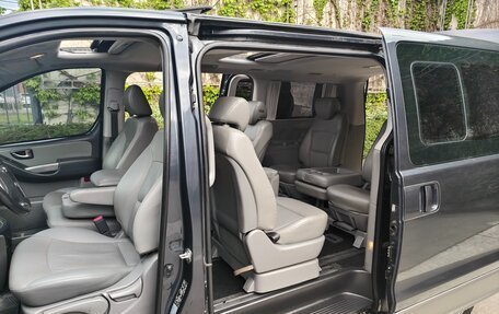 Hyundai Grand Starex Grand Starex I рестайлинг 2, 2018 год, 3 350 000 рублей, 11 фотография
