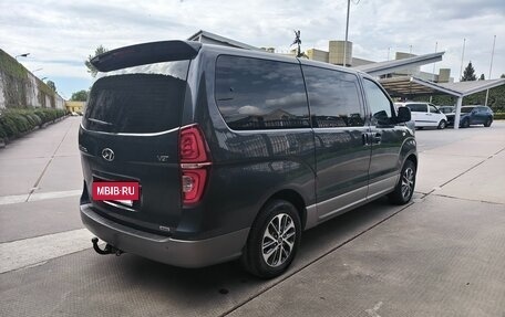 Hyundai Grand Starex Grand Starex I рестайлинг 2, 2018 год, 3 350 000 рублей, 5 фотография