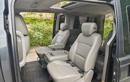 Hyundai Grand Starex Grand Starex I рестайлинг 2, 2018 год, 3 350 000 рублей, 19 фотография