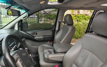Hyundai Grand Starex Grand Starex I рестайлинг 2, 2018 год, 3 350 000 рублей, 18 фотография