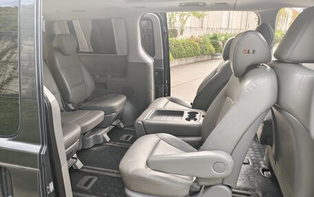 Hyundai Grand Starex Grand Starex I рестайлинг 2, 2018 год, 3 350 000 рублей, 20 фотография