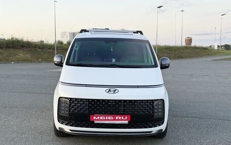 Hyundai Staria, 2022 год, 5 490 000 рублей, 2 фотография
