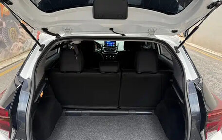 Toyota Yaris XP150 рестайлинг, 2023 год, 1 050 500 рублей, 9 фотография