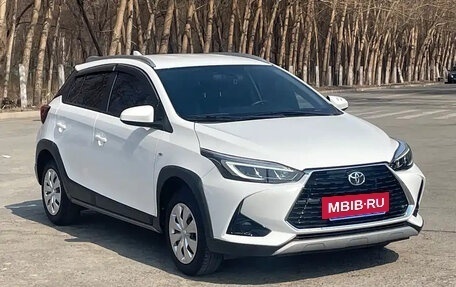 Toyota Yaris, 2022 год, 1 195 000 рублей, 3 фотография