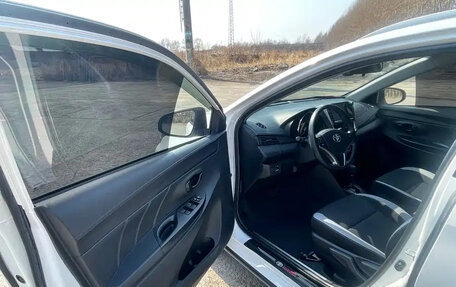 Toyota Yaris, 2022 год, 1 195 000 рублей, 9 фотография