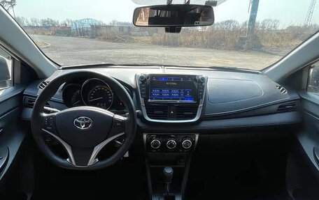 Toyota Yaris, 2022 год, 1 195 000 рублей, 8 фотография