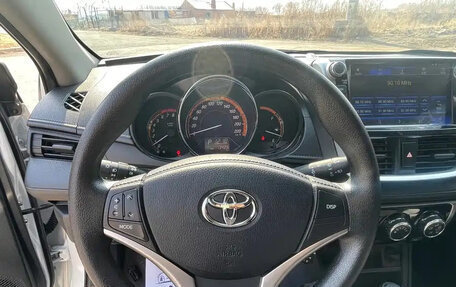 Toyota Yaris, 2022 год, 1 195 000 рублей, 11 фотография