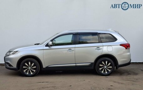Mitsubishi Outlander III рестайлинг 3, 2019 год, 1 900 000 рублей, 8 фотография