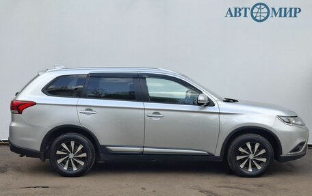Mitsubishi Outlander III рестайлинг 3, 2019 год, 1 900 000 рублей, 4 фотография
