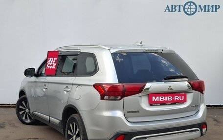 Mitsubishi Outlander III рестайлинг 3, 2019 год, 1 900 000 рублей, 7 фотография