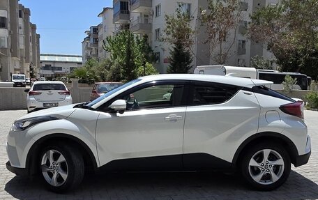 Toyota C-HR I рестайлинг, 2019 год, 1 800 000 рублей, 10 фотография