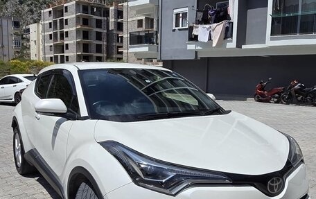 Toyota C-HR I рестайлинг, 2019 год, 1 800 000 рублей, 13 фотография