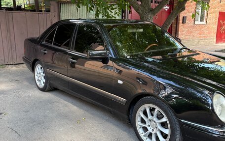 Mercedes-Benz E-Класс, 1997 год, 540 000 рублей, 3 фотография