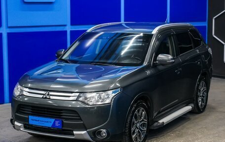 Mitsubishi Outlander III рестайлинг 3, 2014 год, 1 370 000 рублей, 2 фотография