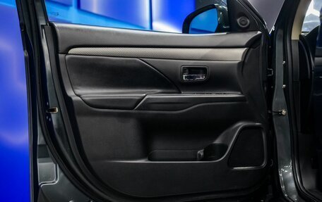 Mitsubishi Outlander III рестайлинг 3, 2014 год, 1 370 000 рублей, 15 фотография