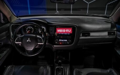 Mitsubishi Outlander III рестайлинг 3, 2014 год, 1 370 000 рублей, 12 фотография