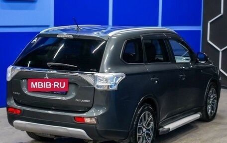 Mitsubishi Outlander III рестайлинг 3, 2014 год, 1 370 000 рублей, 7 фотография