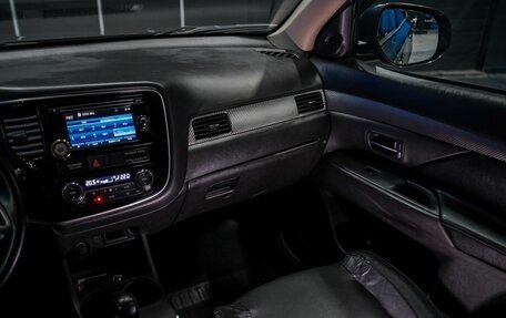 Mitsubishi Outlander III рестайлинг 3, 2014 год, 1 370 000 рублей, 25 фотография