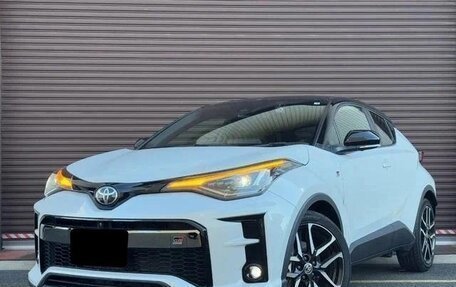Toyota C-HR I рестайлинг, 2022 год, 1 799 000 рублей, 1 фотография