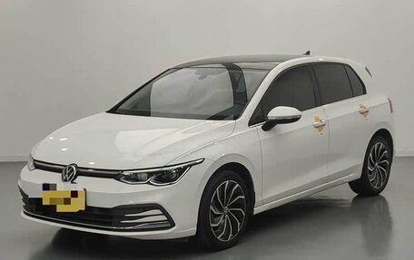 Volkswagen Golf VIII, 2023 год, 1 585 000 рублей, 1 фотография