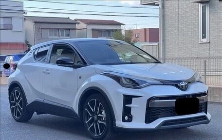 Toyota C-HR I рестайлинг, 2022 год, 1 799 000 рублей, 7 фотография
