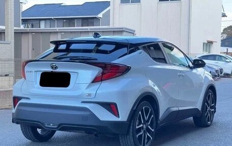 Toyota C-HR I рестайлинг, 2022 год, 1 799 000 рублей, 5 фотография