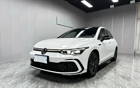 Volkswagen Golf VIII, 2023 год, 1 800 000 рублей, 1 фотография