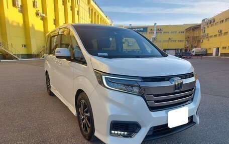 Honda Stepwgn IV, 2021 год, 1 970 000 рублей, 2 фотография