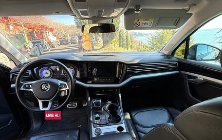 Volkswagen Touareg III, 2018 год, 2 990 000 рублей, 10 фотография