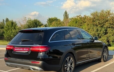 Mercedes-Benz E-Класс, 2019 год, 4 400 000 рублей, 5 фотография