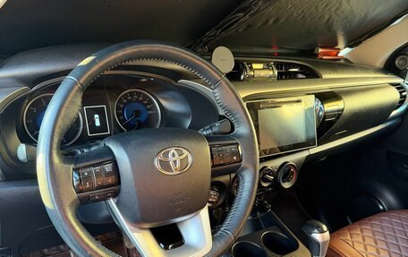 Toyota Hilux VIII, 2018 год, 4 300 000 рублей, 6 фотография
