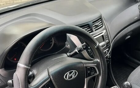 Hyundai Solaris II рестайлинг, 2014 год, 699 000 рублей, 10 фотография