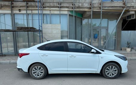 Hyundai Solaris II рестайлинг, 2021 год, 1 200 000 рублей, 4 фотография