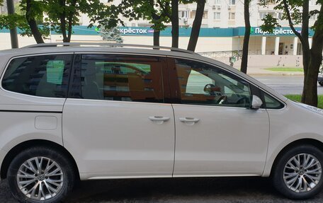 Volkswagen Sharan II, 2013 год, 1 290 000 рублей, 2 фотография