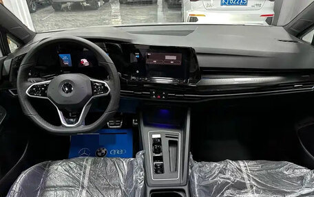 Volkswagen Golf VIII, 2023 год, 1 800 000 рублей, 7 фотография
