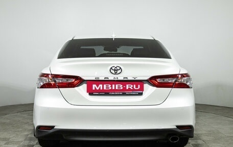 Toyota Camry, 2018 год, 2 319 000 рублей, 7 фотография