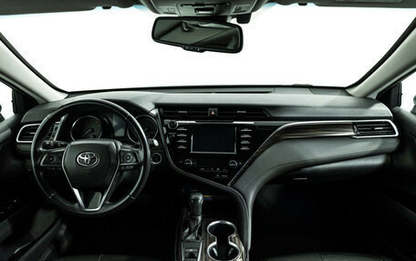 Toyota Camry, 2018 год, 2 319 000 рублей, 14 фотография