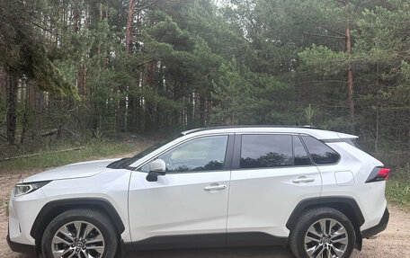 Toyota RAV4, 2022 год, 3 000 000 рублей, 5 фотография