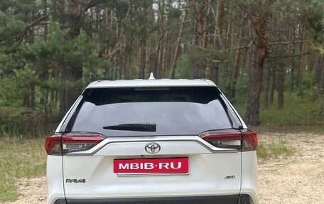 Toyota RAV4, 2022 год, 3 000 000 рублей, 4 фотография