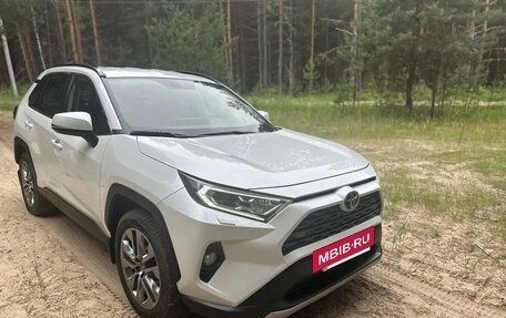 Toyota RAV4, 2022 год, 3 000 000 рублей, 2 фотография
