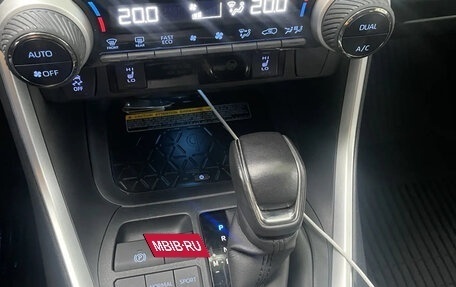 Toyota RAV4, 2022 год, 3 000 000 рублей, 9 фотография