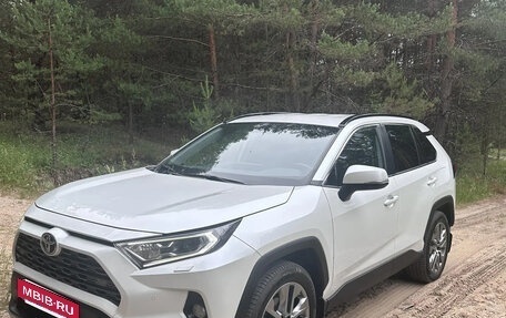 Toyota RAV4, 2022 год, 3 000 000 рублей, 6 фотография