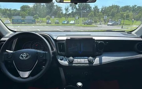 Toyota RAV4, 2018 год, 1 706 000 рублей, 9 фотография