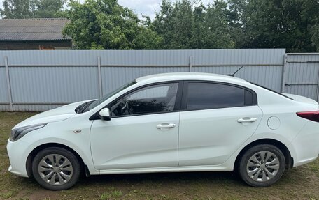 KIA Rio IV, 2018 год, 1 120 000 рублей, 2 фотография