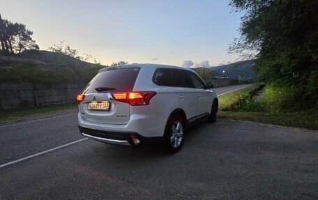 Mitsubishi Outlander III рестайлинг 3, 2018 год, 2 100 000 рублей, 2 фотография