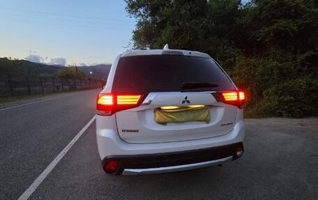 Mitsubishi Outlander III рестайлинг 3, 2018 год, 2 100 000 рублей, 6 фотография