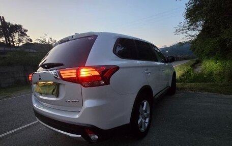Mitsubishi Outlander III рестайлинг 3, 2018 год, 2 100 000 рублей, 9 фотография