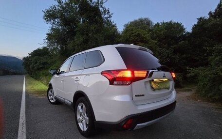 Mitsubishi Outlander III рестайлинг 3, 2018 год, 2 100 000 рублей, 8 фотография