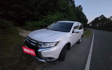 Mitsubishi Outlander III рестайлинг 3, 2018 год, 2 100 000 рублей, 10 фотография